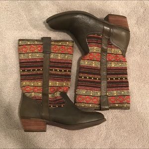 Never Worn - Steve Madden Boots - Size 8